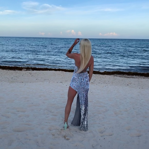 Classy prom or escort dress - Picture 1 of 2